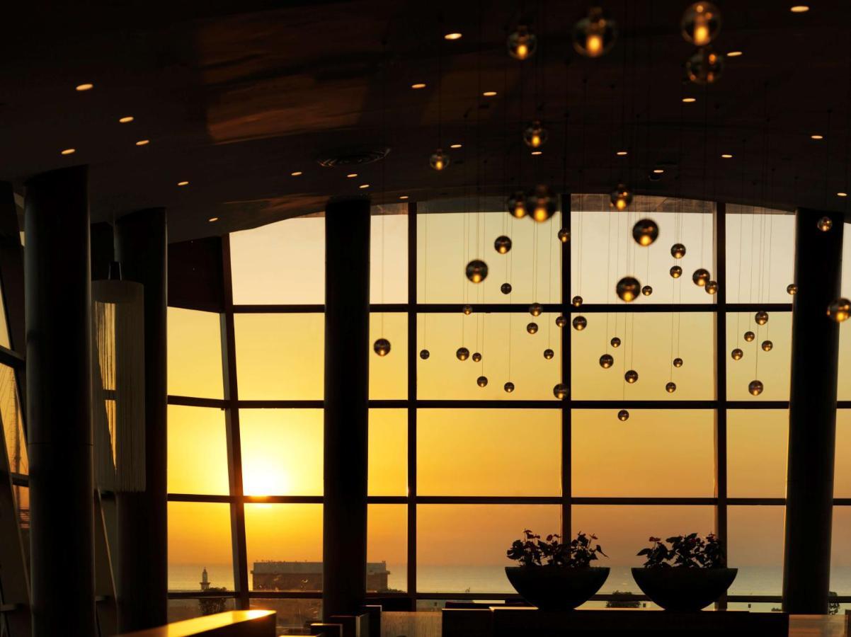 Radisson Blu Hotel, Kuwait Kuwait City Eksteriør bilde Interior of the hotel