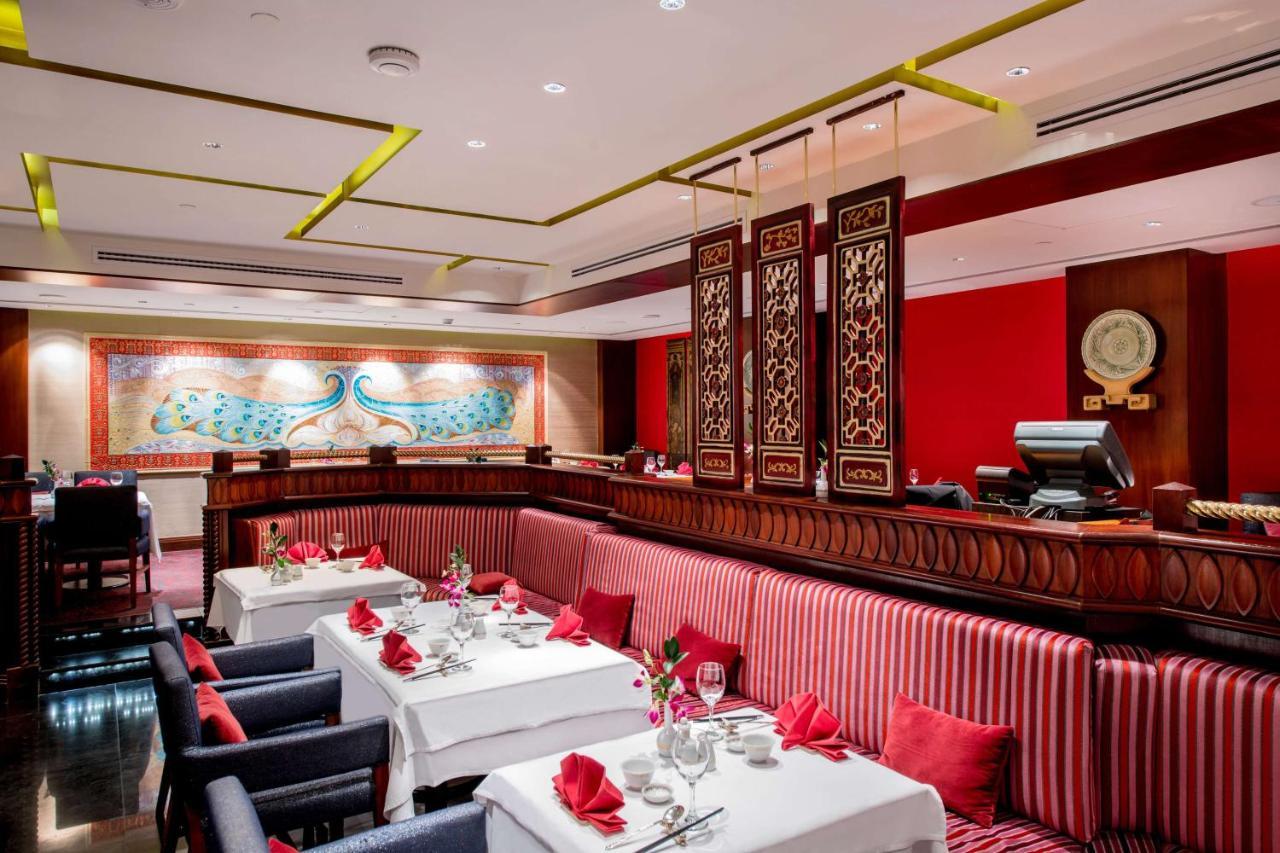 Radisson Blu Hotel, Kuwait Kuwait City Eksteriør bilde The interior of the restaurant