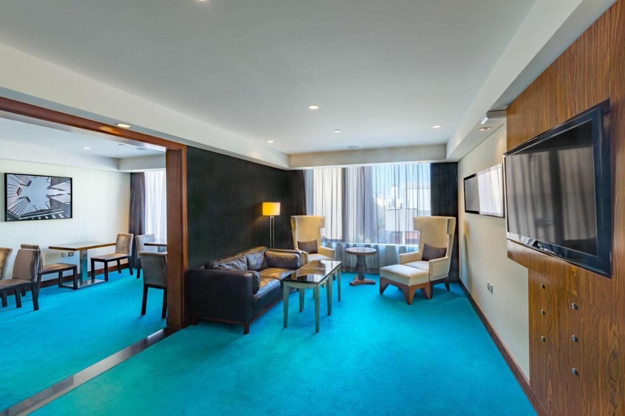 Radisson Blu Hotel, Kuwait Kuwait City Eksteriør bilde Suite at the hotel