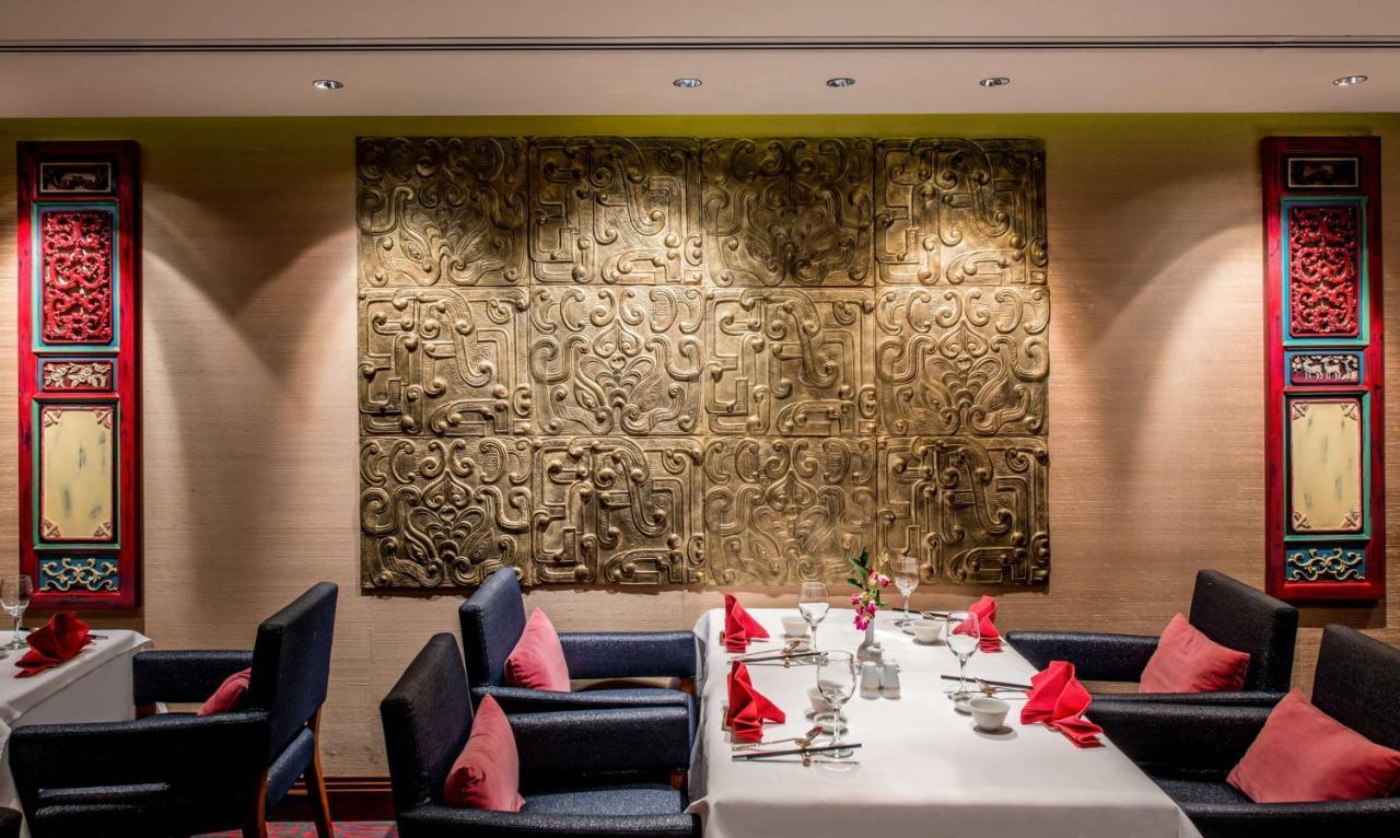 Radisson Blu Hotel, Kuwait Kuwait City Eksteriør bilde The interior of the restaurant