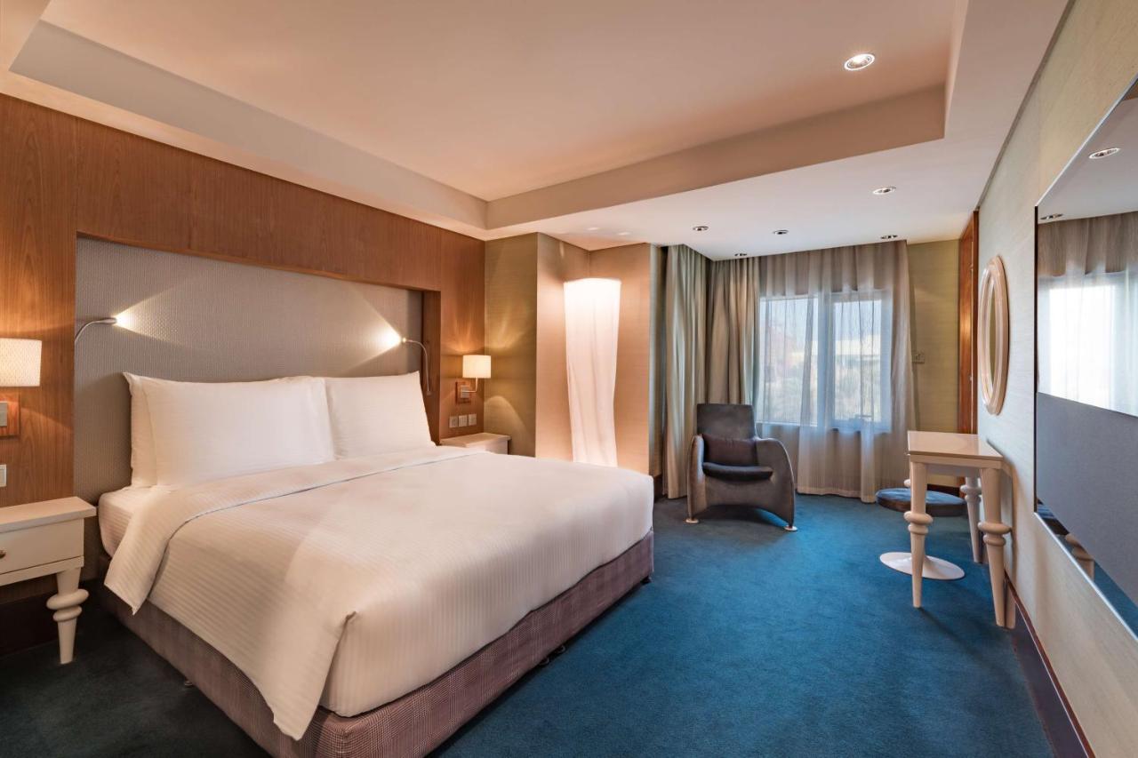 Radisson Blu Hotel, Kuwait Kuwait City Eksteriør bilde Deluxe Room