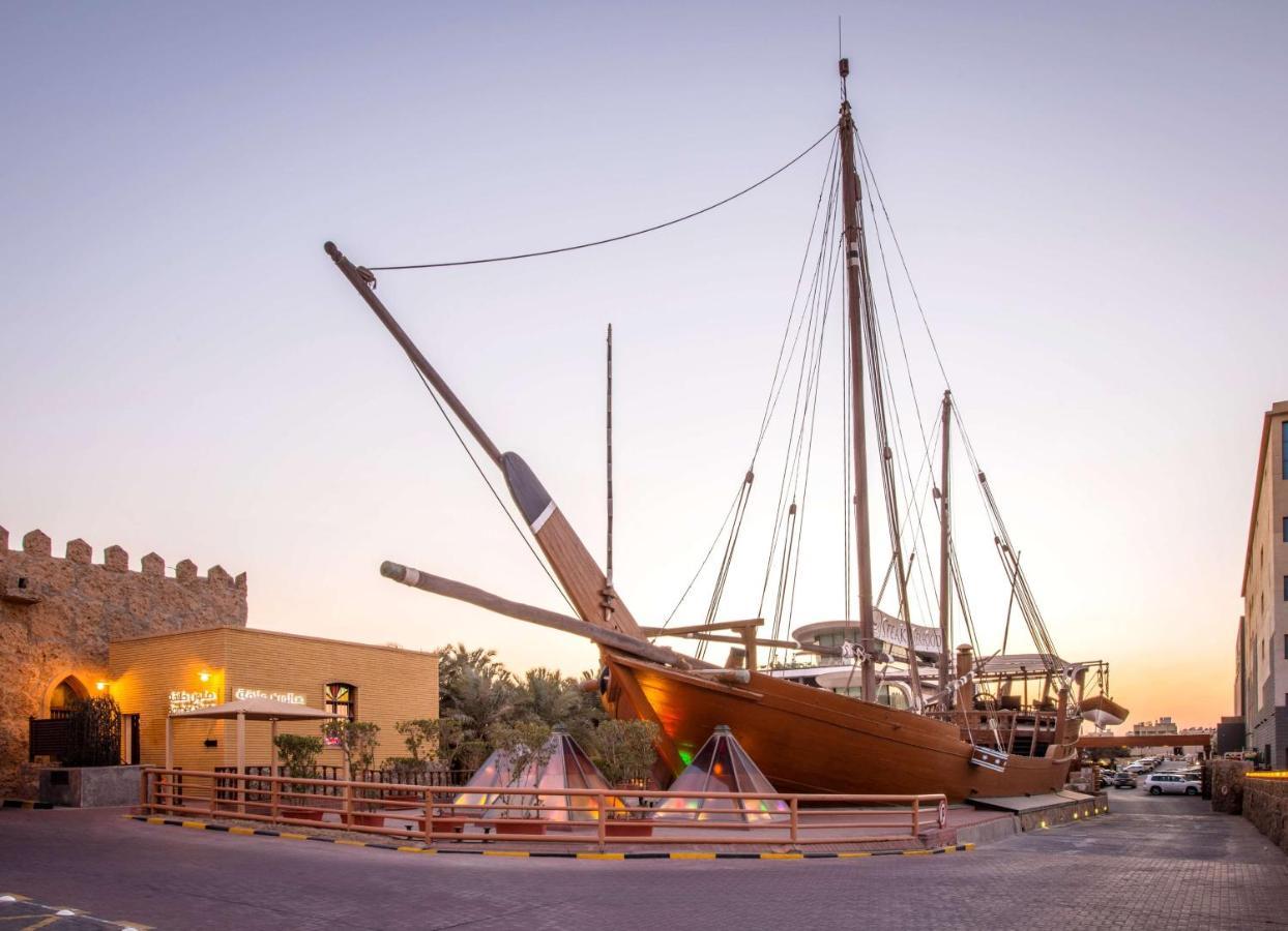 Radisson Blu Hotel, Kuwait Kuwait City Eksteriør bilde The traditional dhow