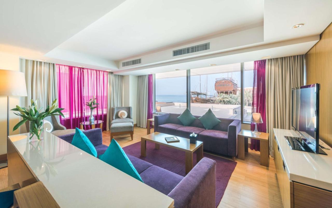 Radisson Blu Hotel, Kuwait Kuwait City Eksteriør bilde Suite at the hotel
