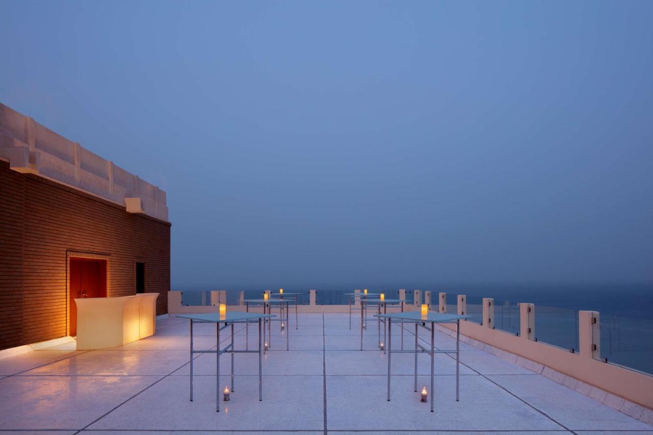 Radisson Blu Hotel, Kuwait Kuwait City Eksteriør bilde The rooftop bar