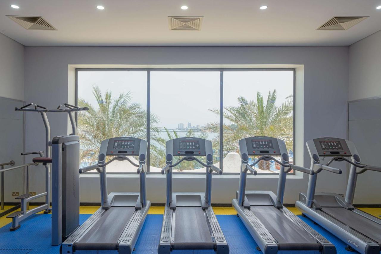 Radisson Blu Hotel, Kuwait Kuwait City Eksteriør bilde The gym at the hotel