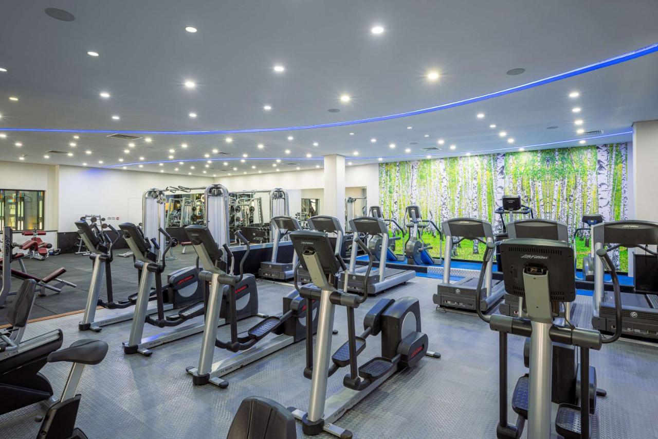 Radisson Blu Hotel, Kuwait Kuwait City Eksteriør bilde The gym at the hotel