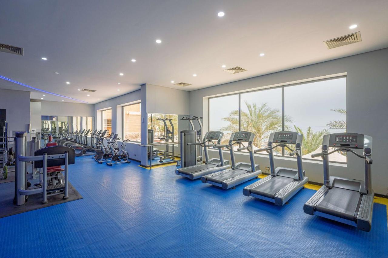 Radisson Blu Hotel, Kuwait Kuwait City Eksteriør bilde The gym at the hotel