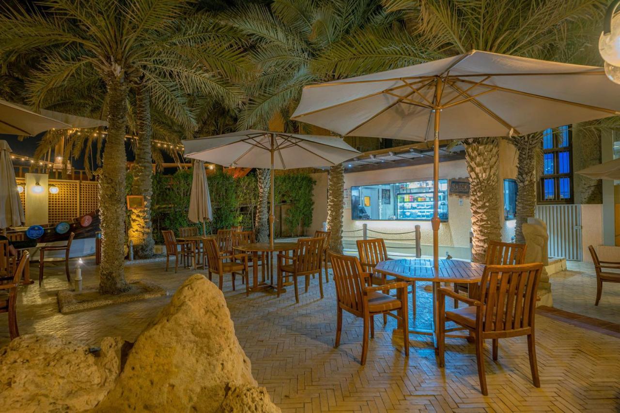 Radisson Blu Hotel, Kuwait Kuwait City Eksteriør bilde The Oasis Cafe