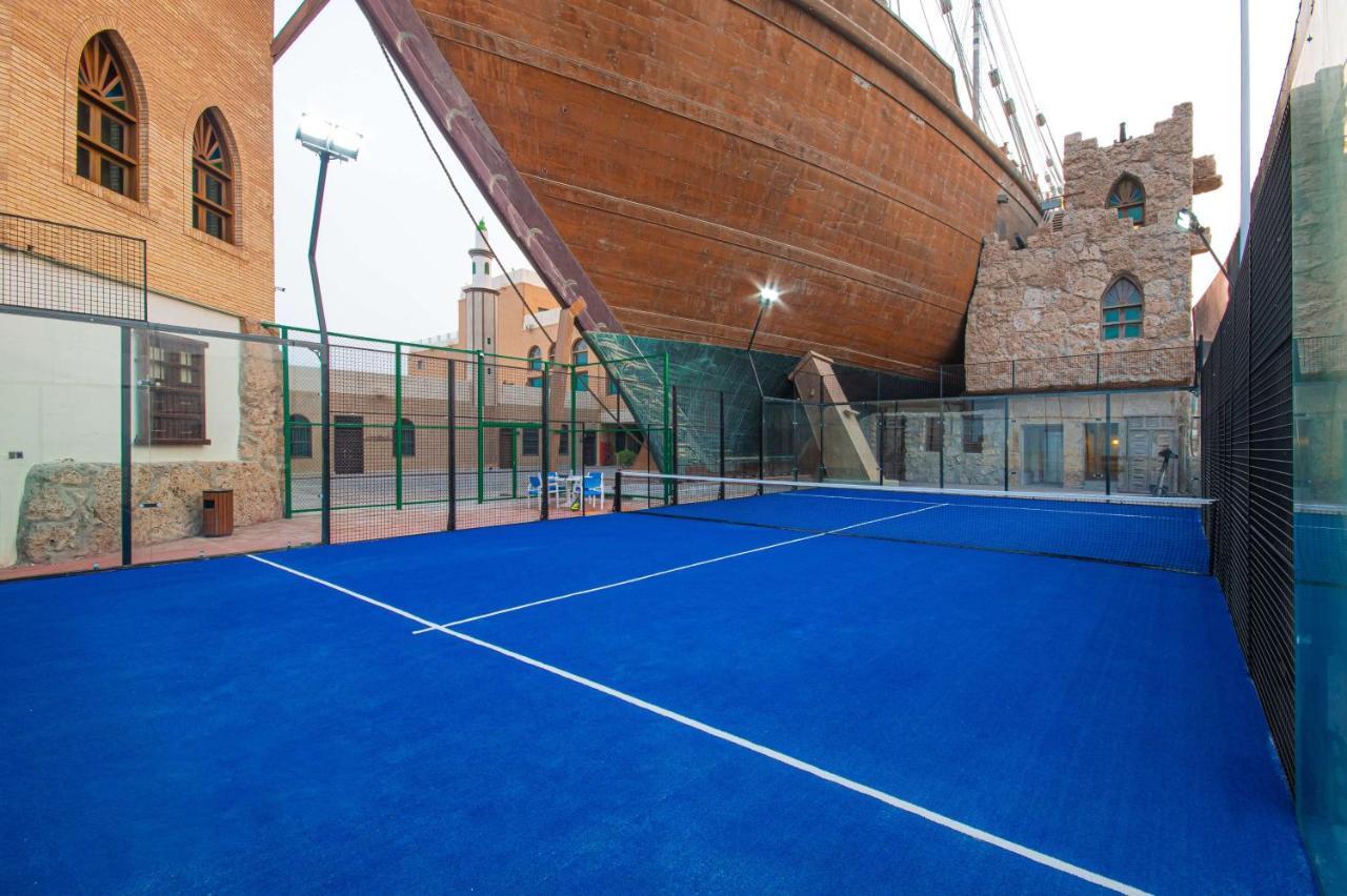 Radisson Blu Hotel, Kuwait Kuwait City Eksteriør bilde A paddle tennis court in Murcia, Spain